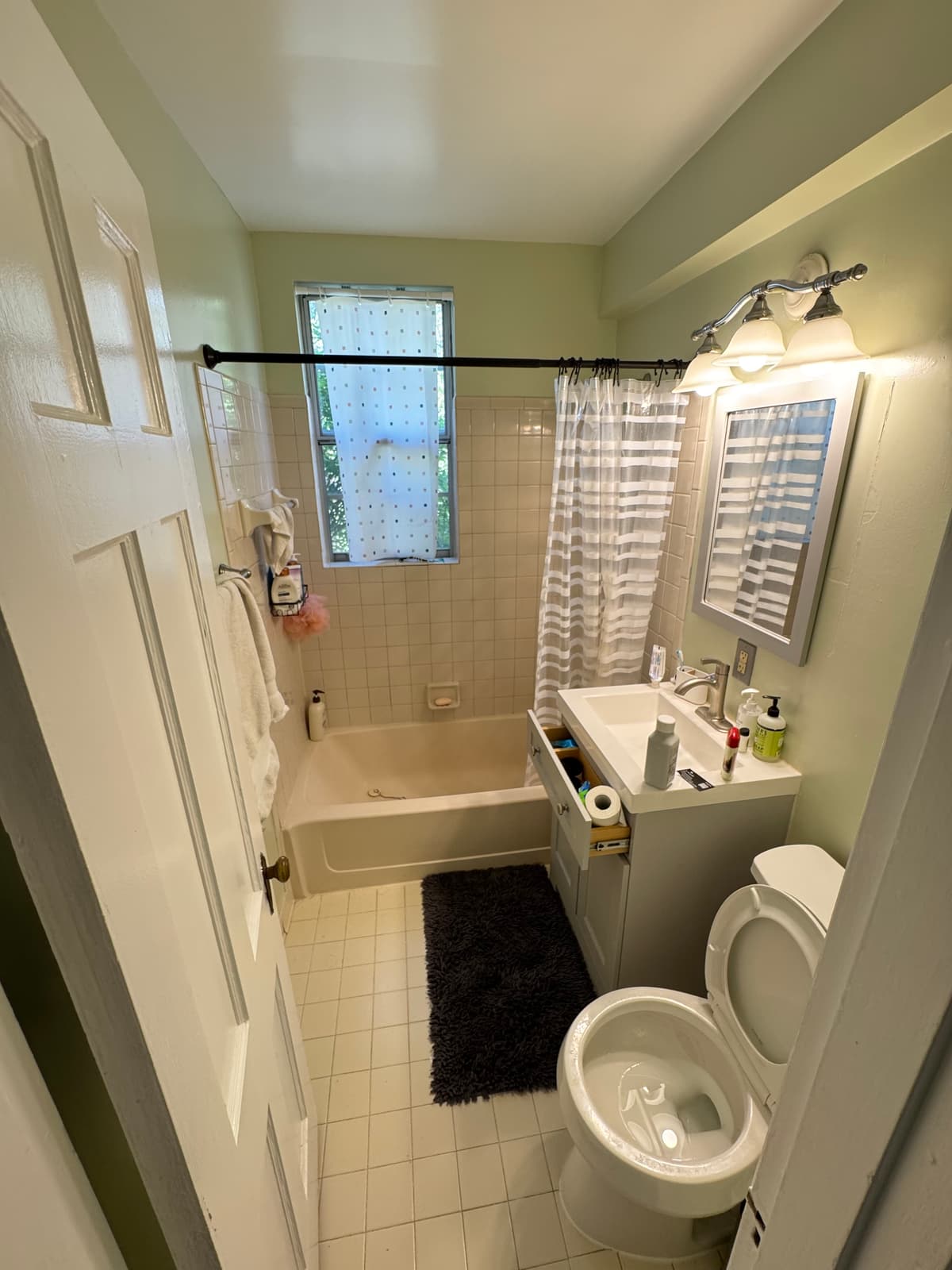 Bathroom before cleaning