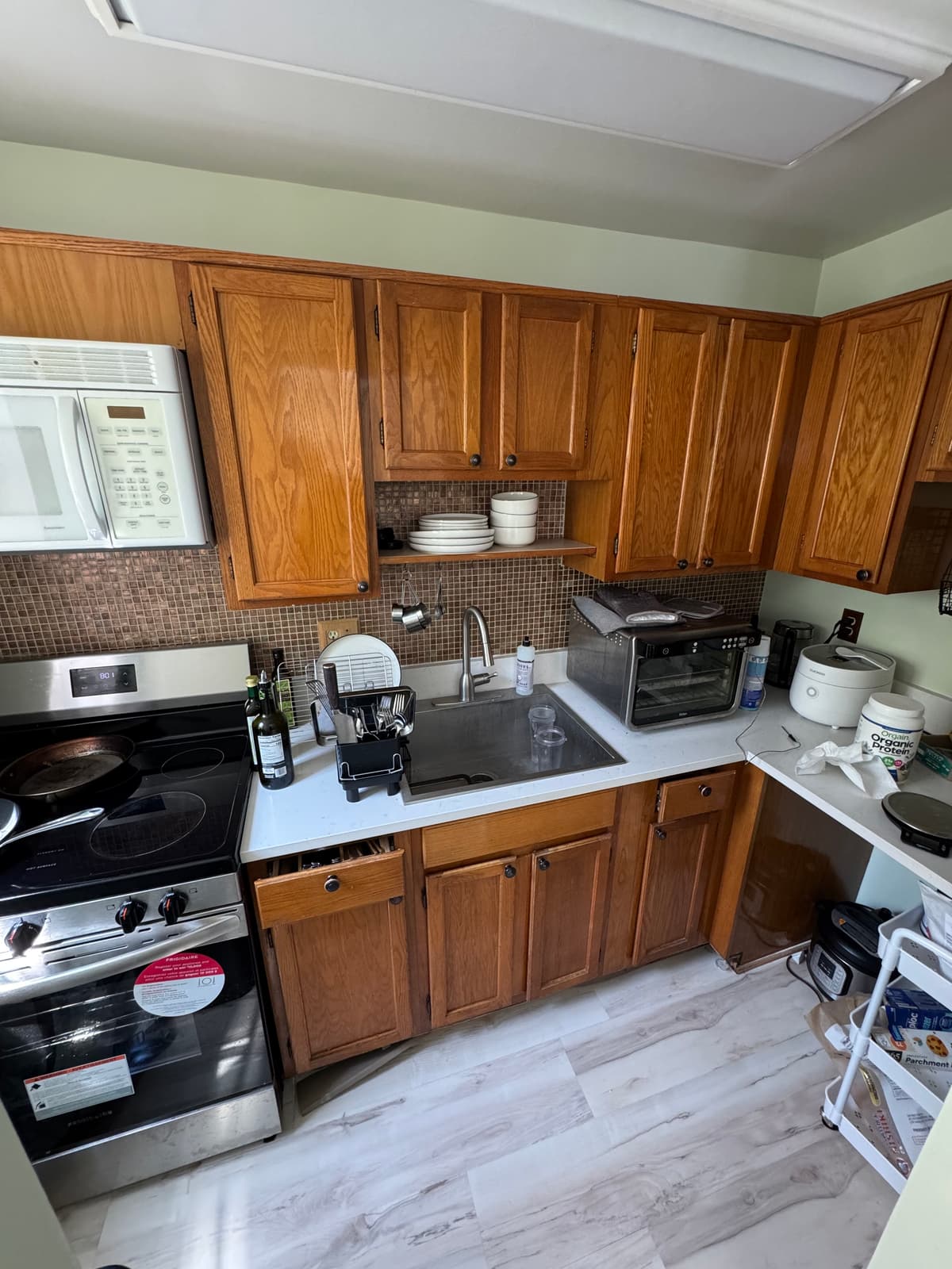 Kitchen before cleaning